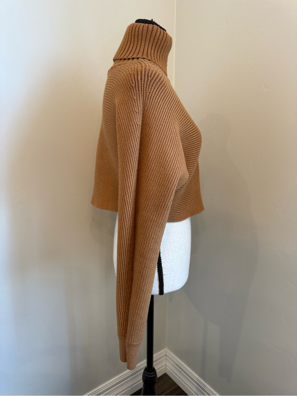 House of Harlow 1960 Camel Ribbed Cropped Turtleneck Sweater Pullover Small - Picture 12 of 12